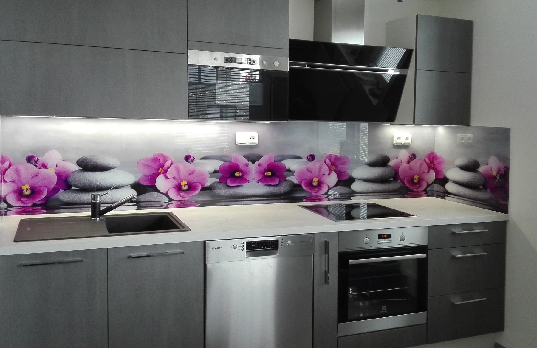 Kuchyňský obklad s fototiskem květů